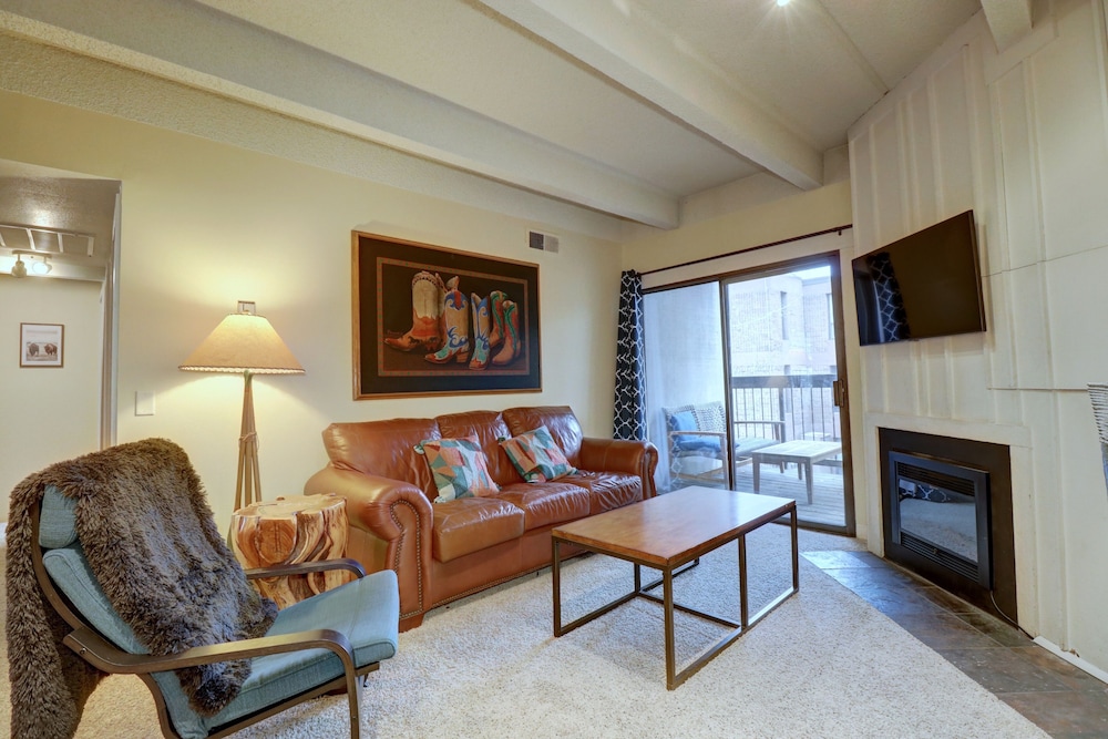 Condo, 2 Bedrooms
