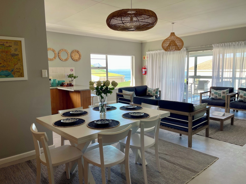 Luxury House, 3 Bedrooms, Ocean View photo 2