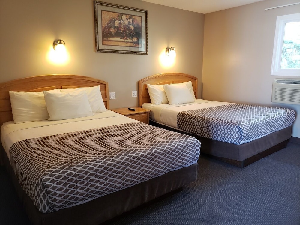 Room, 2 Queen Beds, Accessible, Microwave photo 3