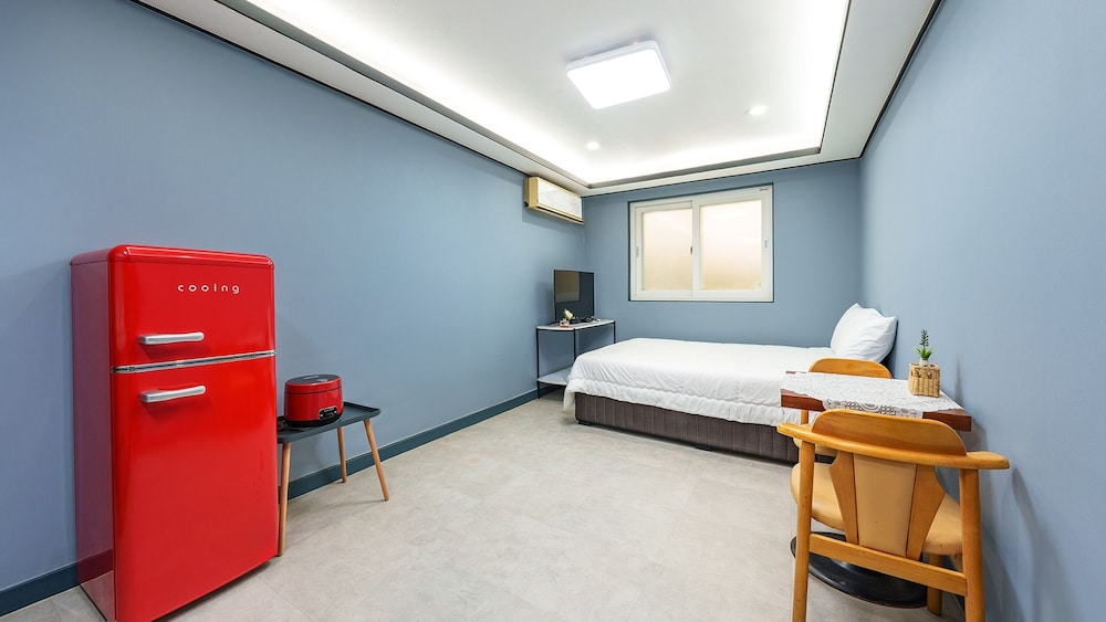 Basic Room, 1 Bedroom (White 5 (Mountain View))