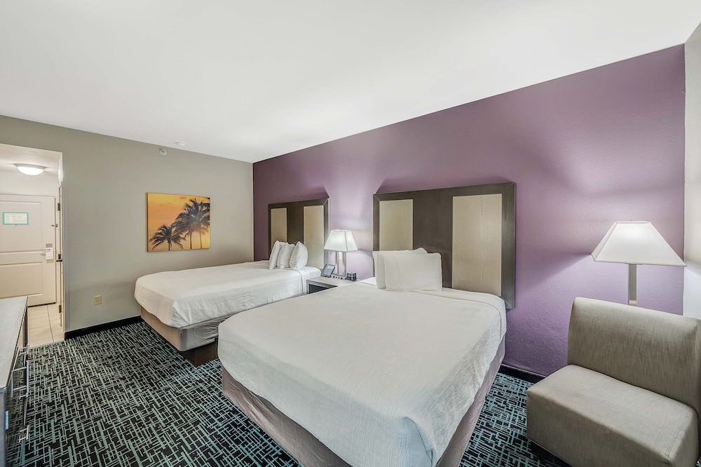 Room, 2 Queen Beds - Photo 1