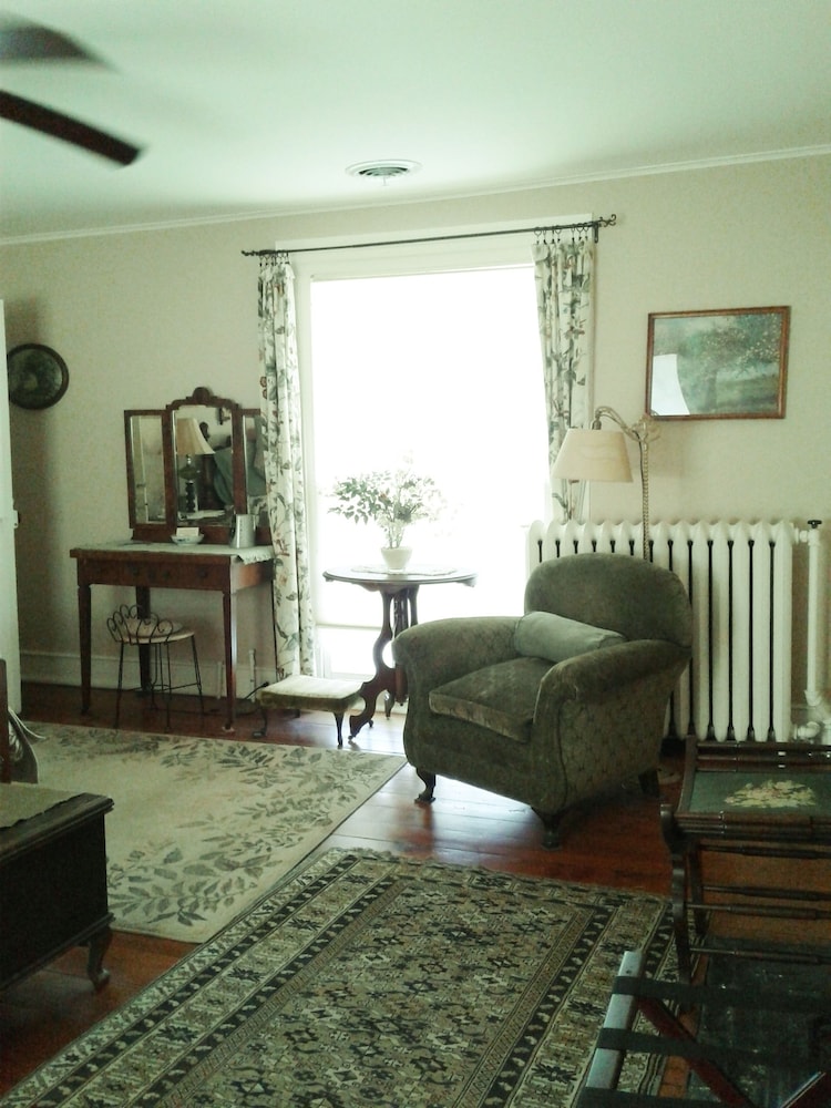 Room, Shared Bathroom (The McIntosh Room) photo 2