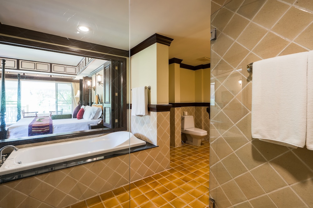 Honeymoon Suite - Photo 9
