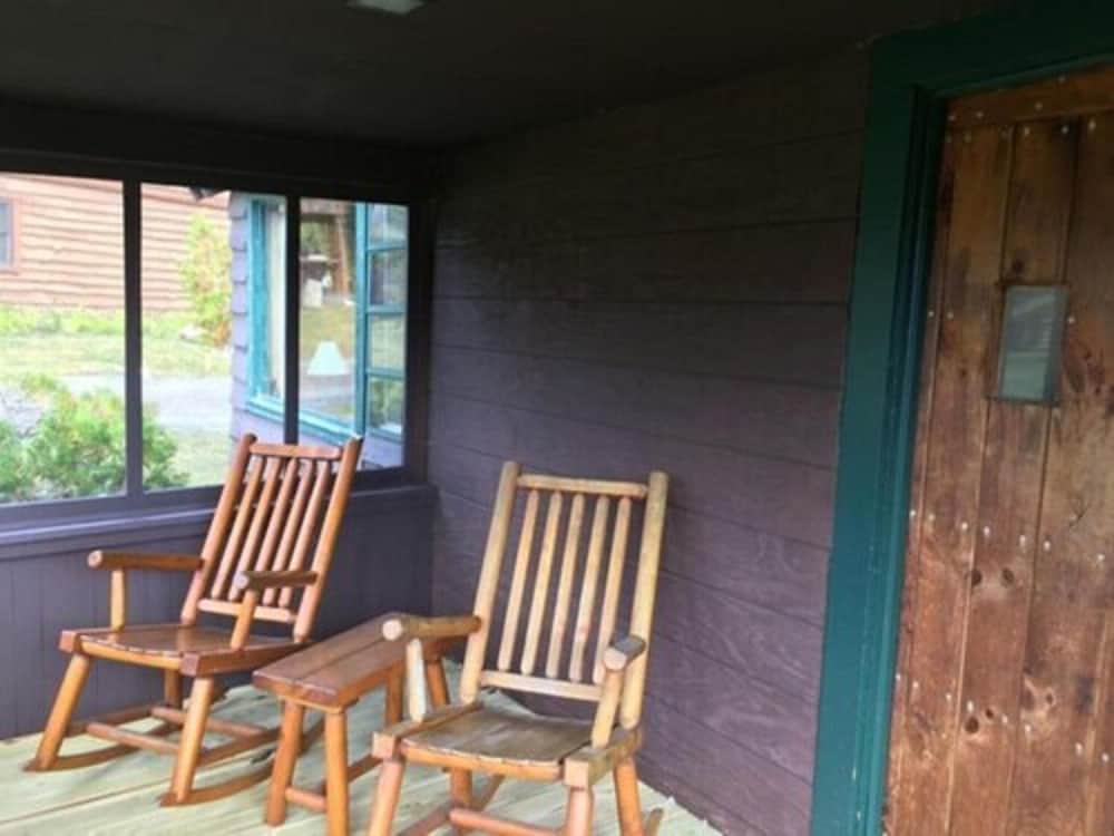 Traditional Cabin, 3 Bedrooms, Beachside photo 3