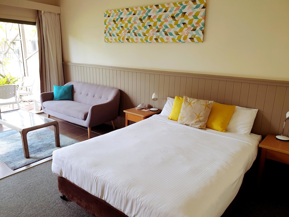 Deluxe Room with Kitchenette photo 2
