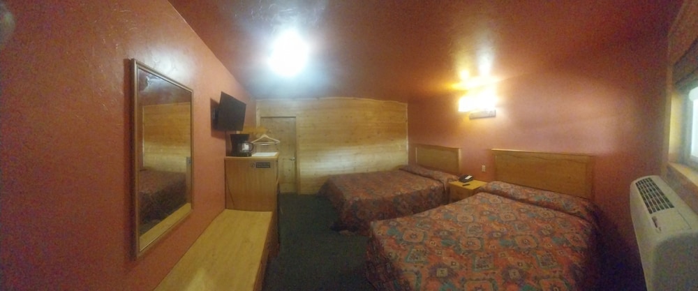 Basic Room, 2 Queen Beds