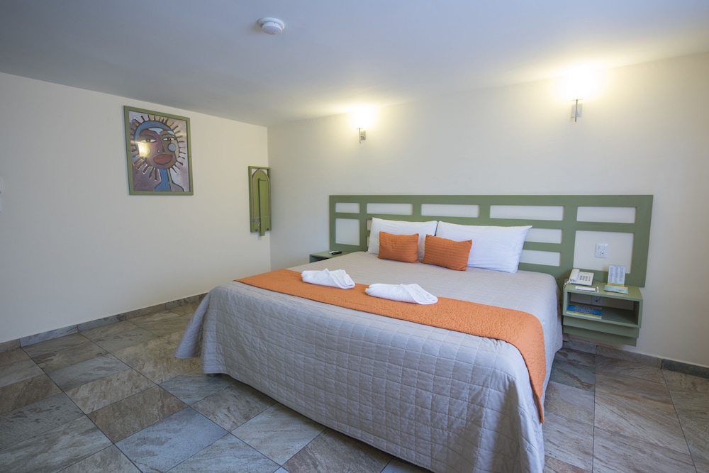 Comfort Room, 1 King Bed, Non Smoking photo 1