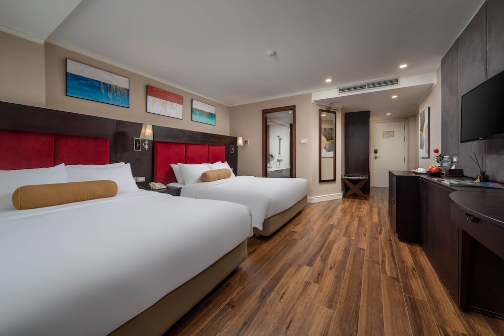 Family Quadruple Room, Bathtub, City View photo 2