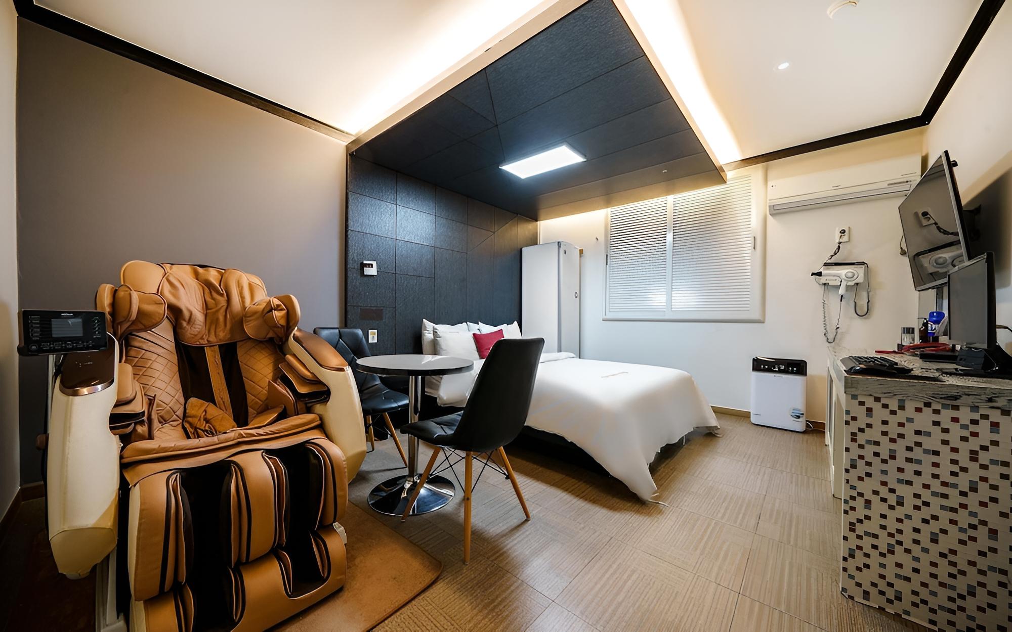 Room (Special Room - Massage Chair Air Puri) - Photo 22