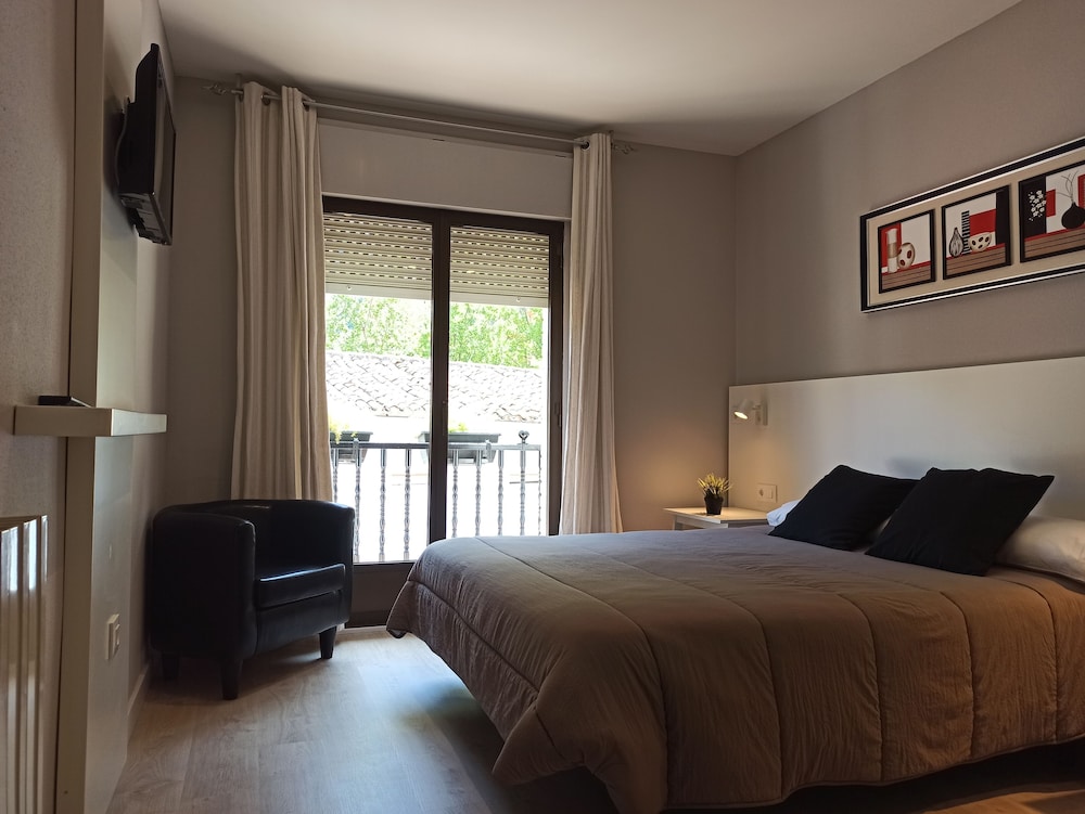 Standard Double Room (Budget) photo 3