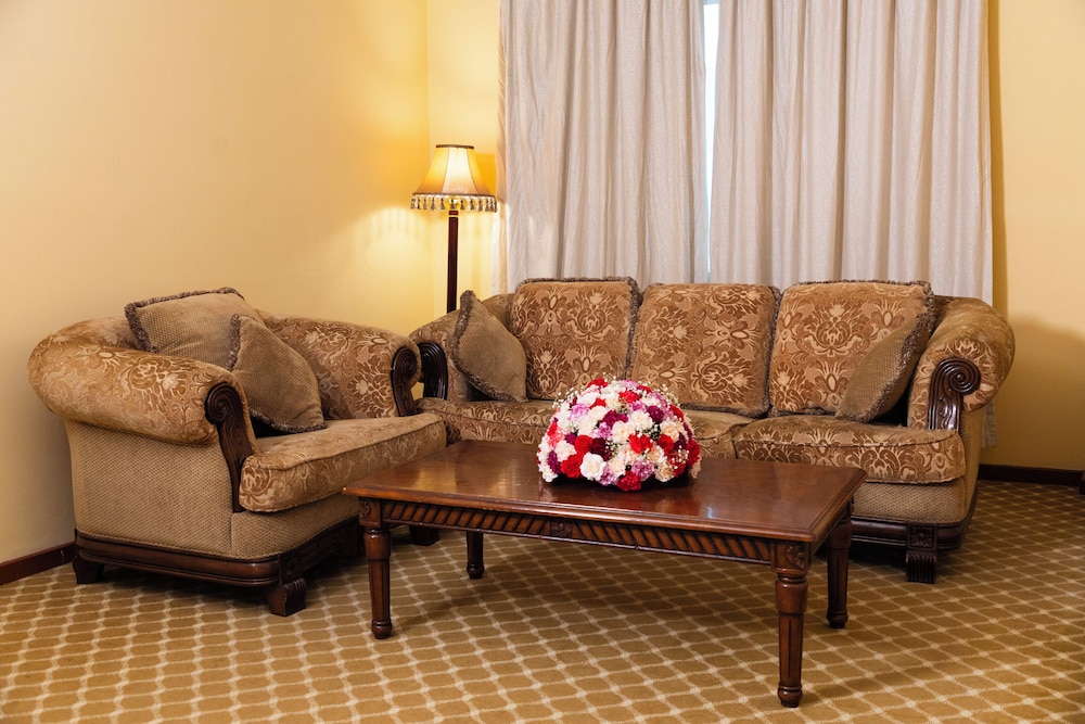 Suite - Photo 3
