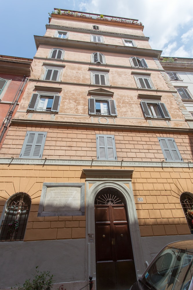 Family Apartment, Private Bathroom, Courtyard View (Via Di San Martino ai Monti, 20/A) photo 3