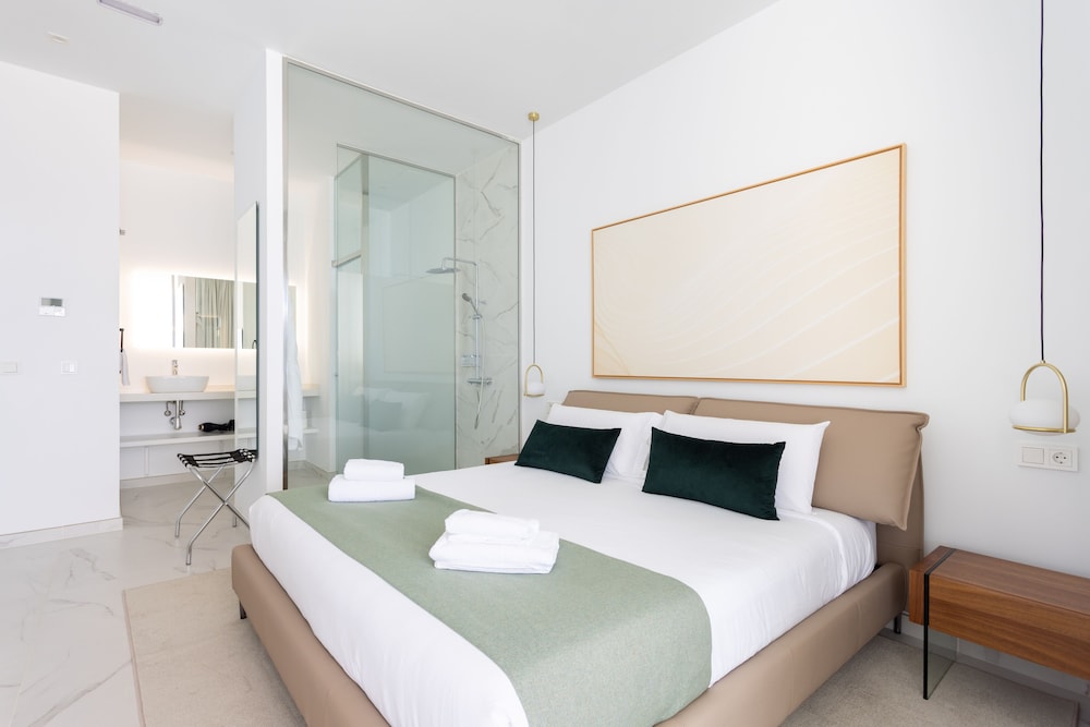 Suite, 2 Bedrooms, Private Pool (A3.2)