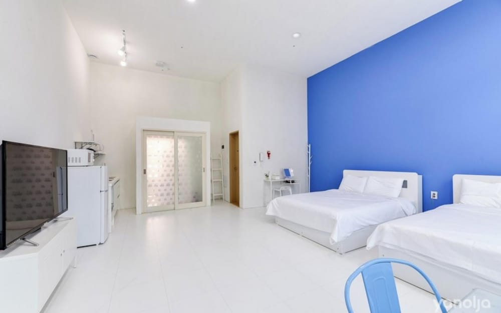 Room (4 person room 304)