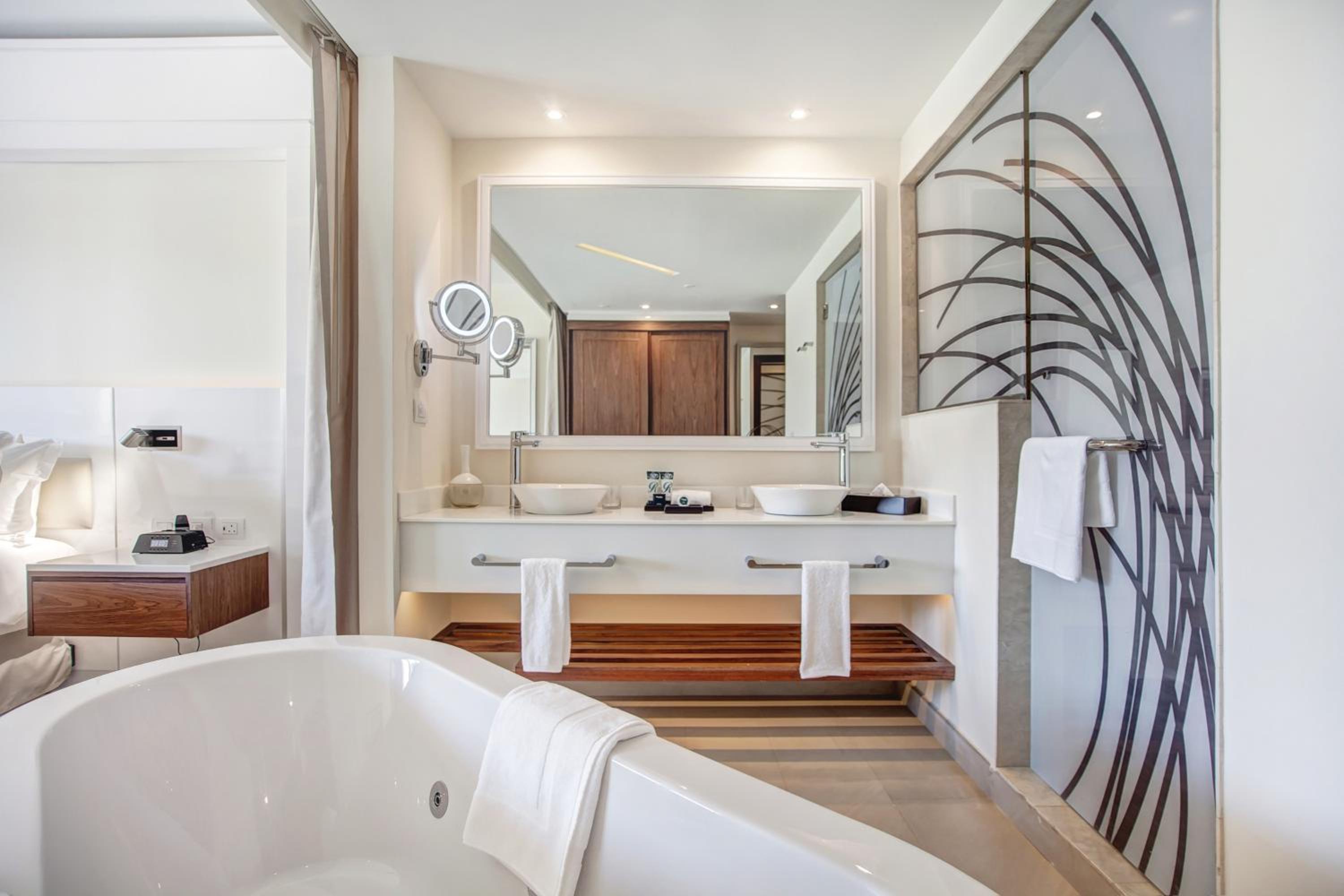 Luxury Family Suite photo 2
