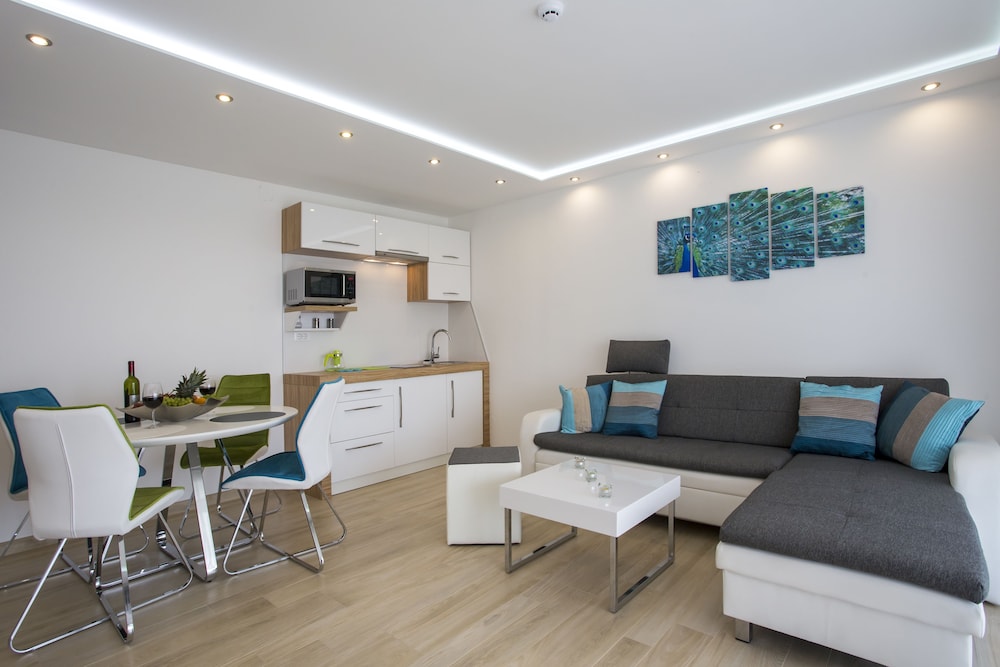 Apartment 5, Balcony