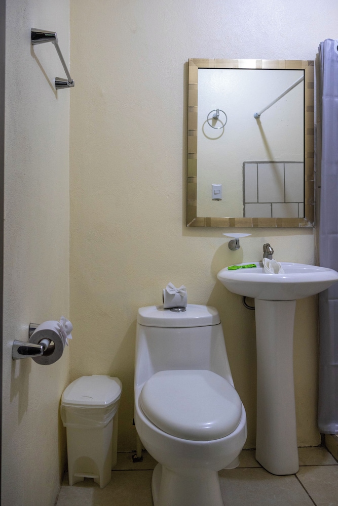 Basic Triple Room photo 2