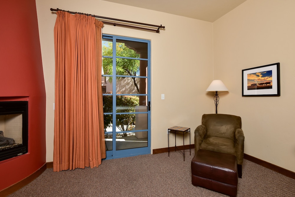 Deluxe Room, 2 Queen Beds, Fireplace - Photo 5