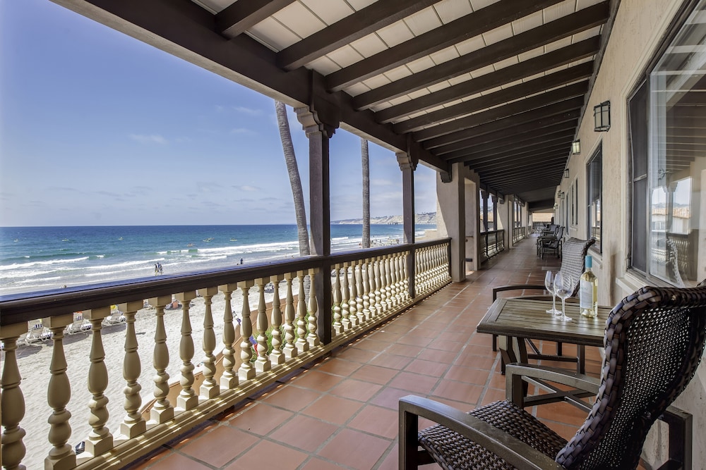 Suite, 3 Twin Beds, Kitchen, Ocean View (Beachfront 2 Bedroom Suite with Kitch) photo 2