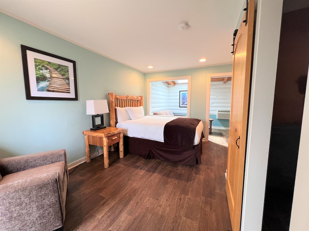 Inn Room 1 Queen Bed Deluxe photo 1