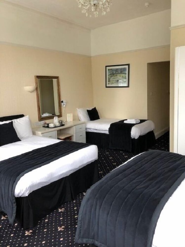 Quadruple Room (With Private Bathroom)