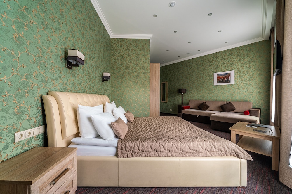 Junior Suite, 1 Queen Bed with Sofa bed