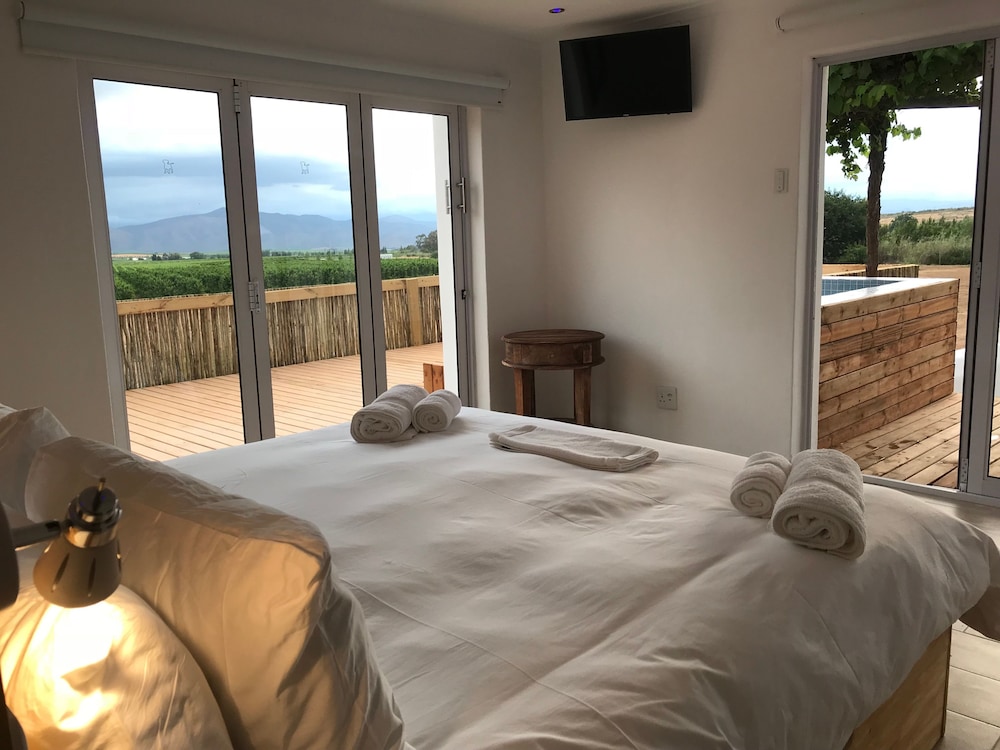 Superior Honeymoon Suite photo 1
