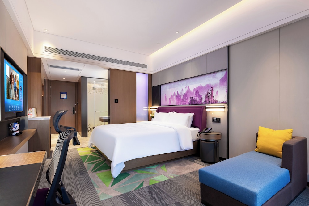 Comfort Single Room, 1 Queen Bed, Private Bathroom, City View photo 3