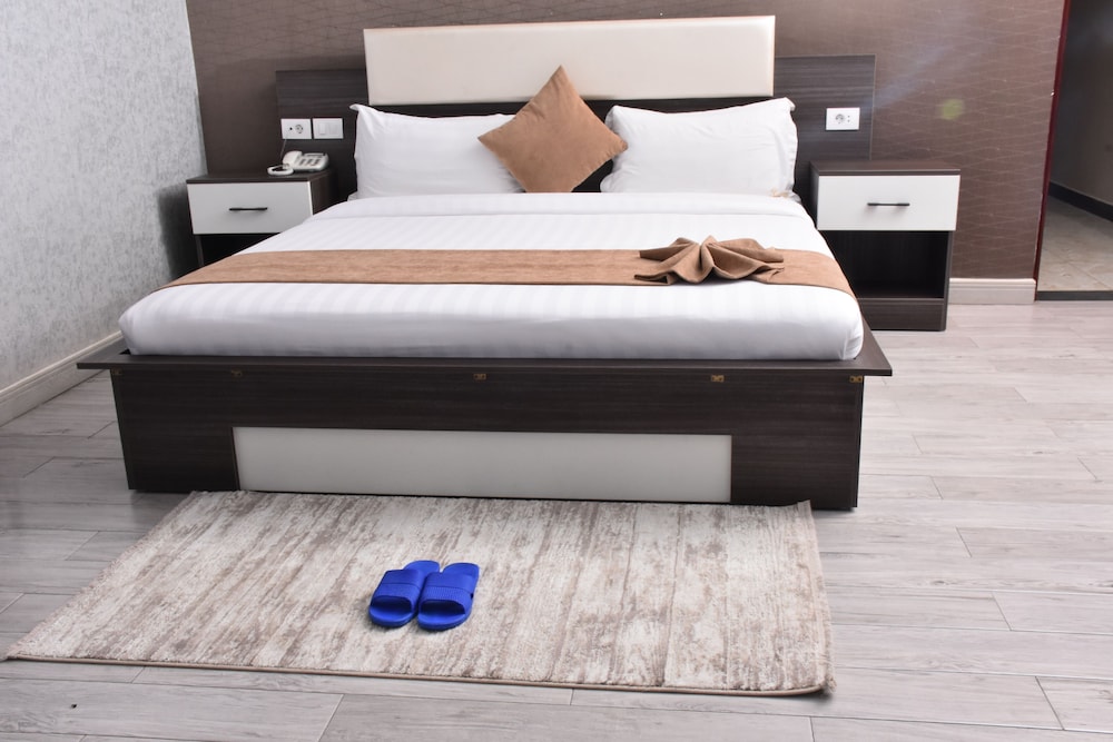 Studio Suite, City View