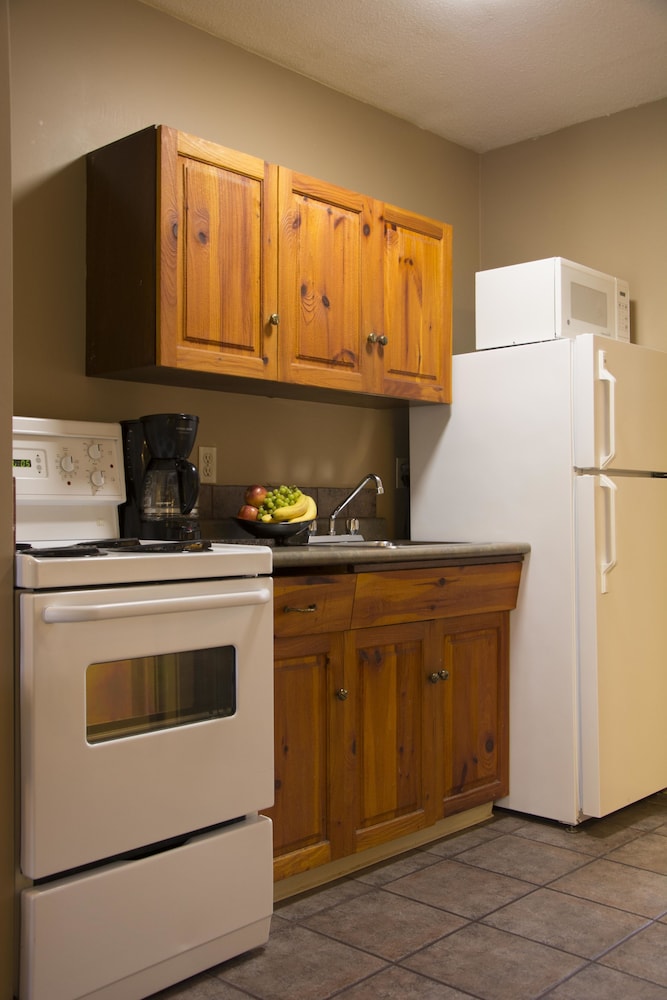 Family Suite, 1 King, 1 Queen, Kitchenette - Photo 6