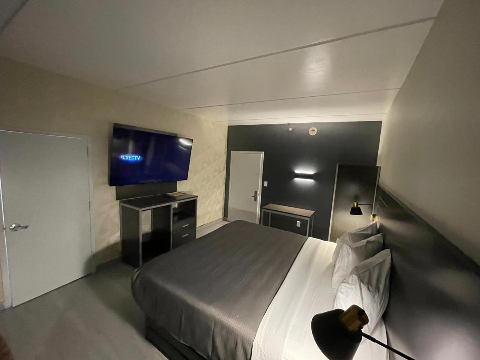 Deluxe King Room - Photo 2