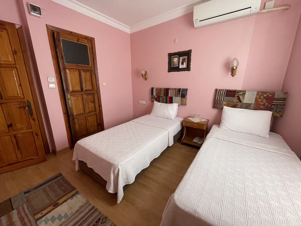 Standard Double Room - Photo 5
