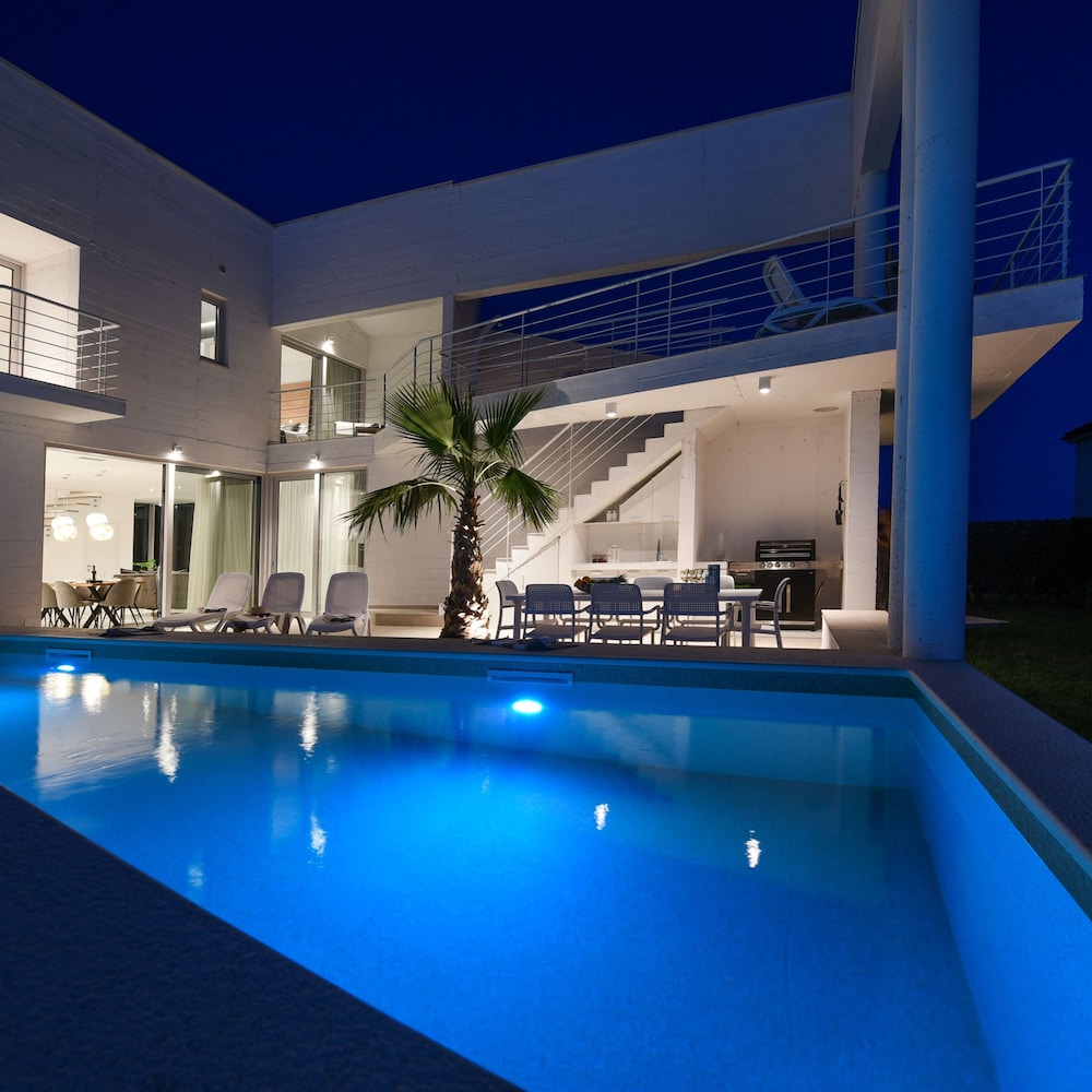 Villa photo 3