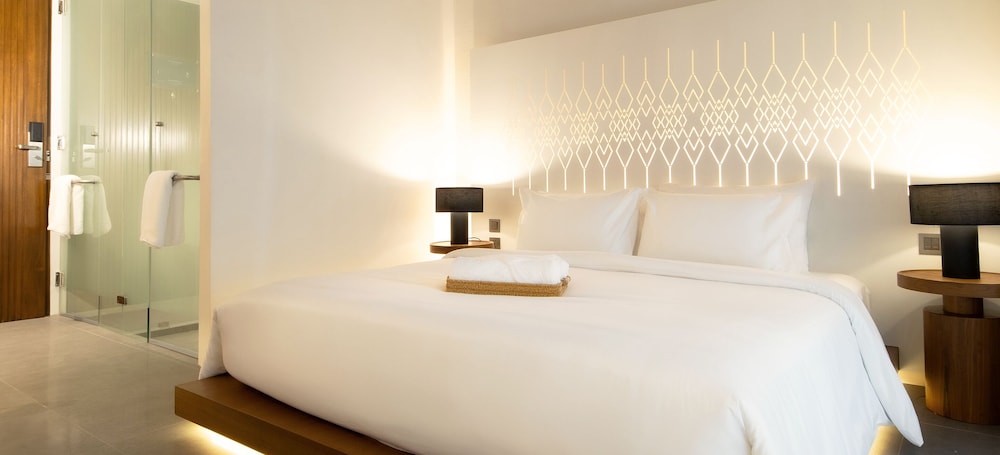 Grand Deluxe Room - Photo 10
