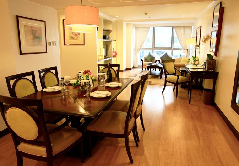 Three-Bedroom Suite - Photo 4