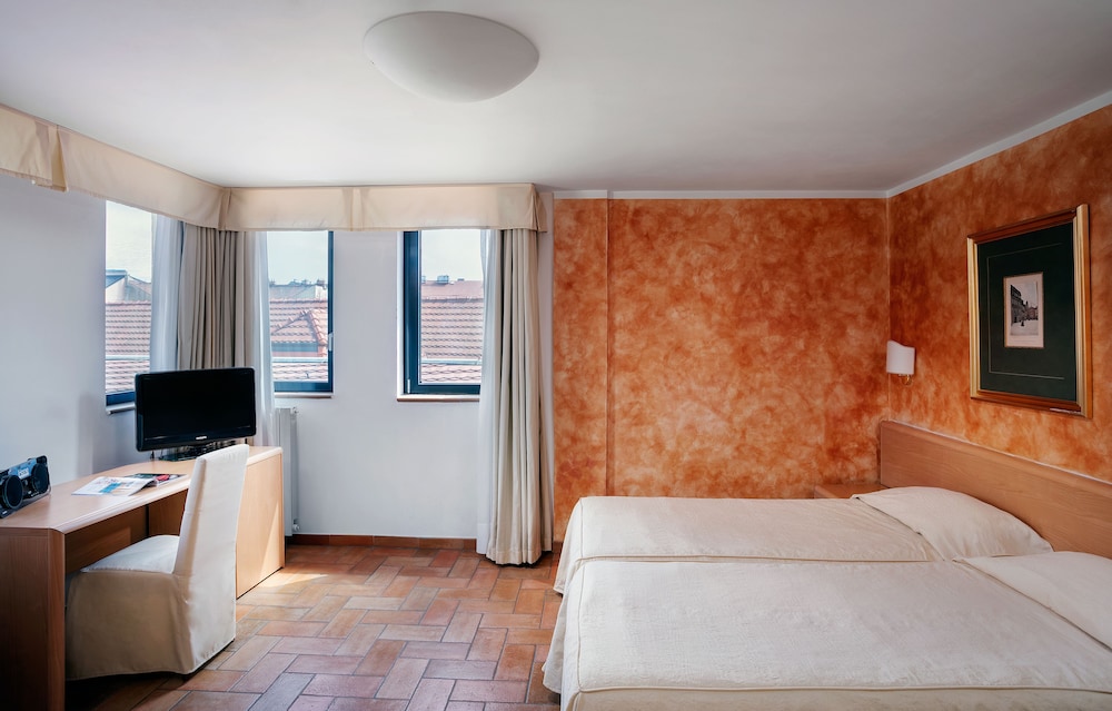 Suite - Photo 3