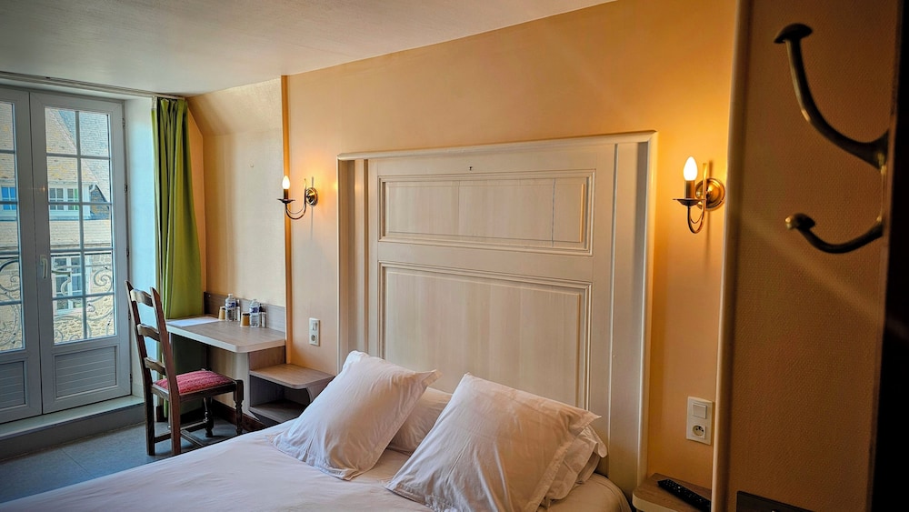 Economy Double Room, Balcony, City View photo 3