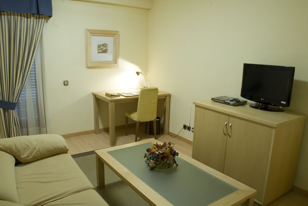 Family Double Room (2 Adults + 2 Children) photo 3