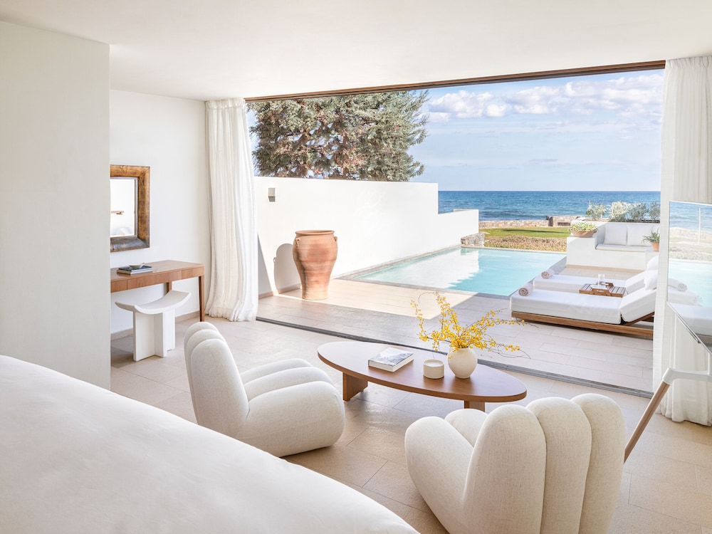 Junior Suite waterfront, Gym & Private Pool