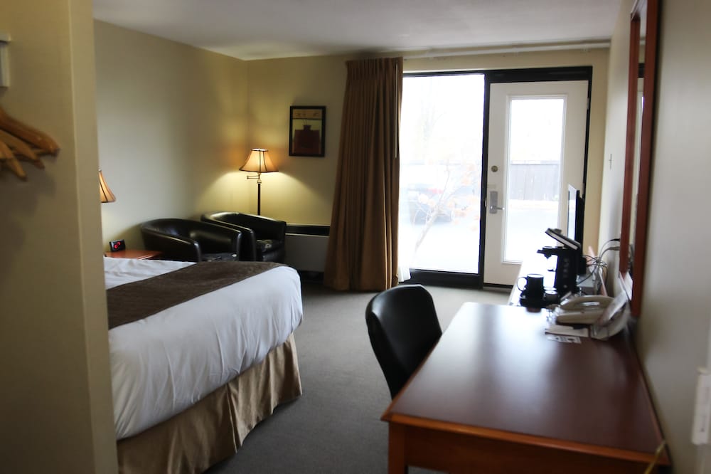 Traditional Room, 1 Queen Bed thumbnail 6