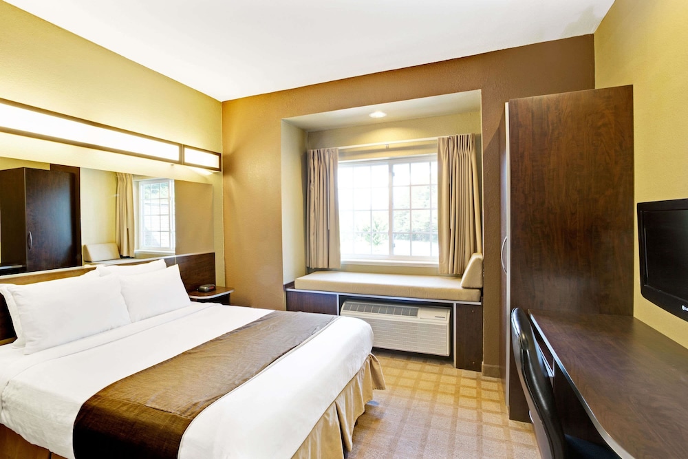 Suite, 1 Queen Bed - Photo 3