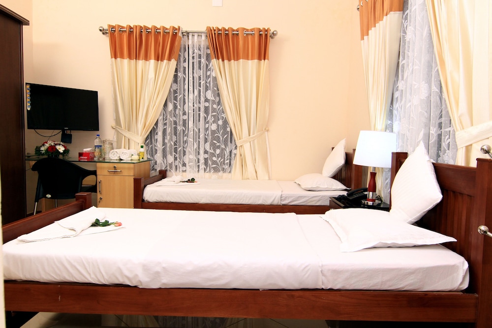 Deluxe Single Room, 1 Queen Bed, Accessible, Garden View photo 2