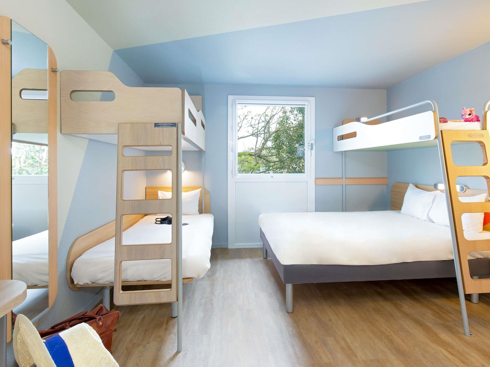 Family Room, Multiple Beds photo 3