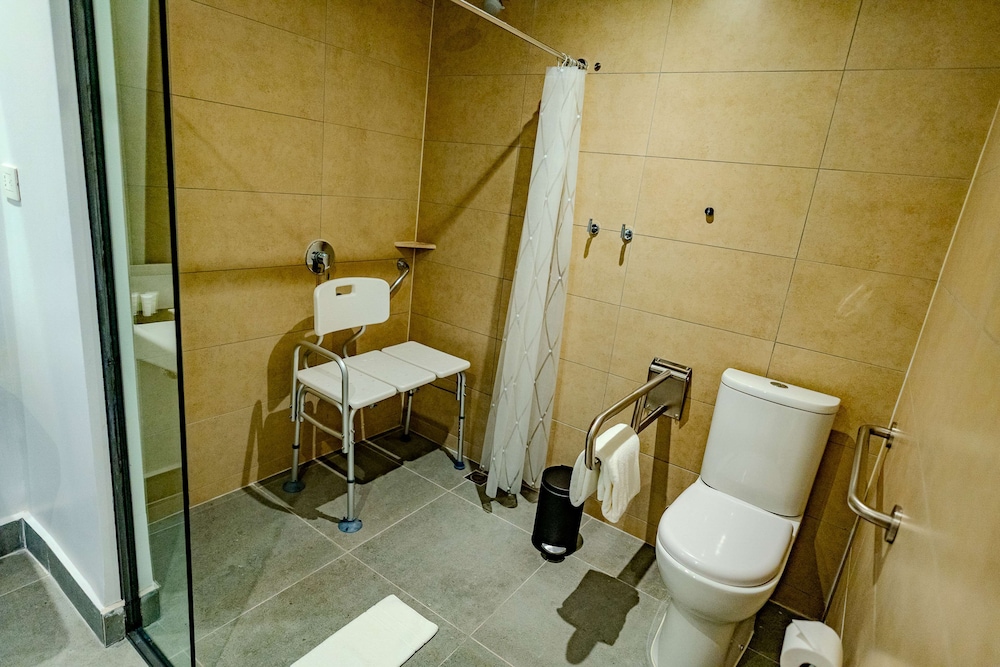 Business Room, 1 Queen Bed, Accessible - Photo 19