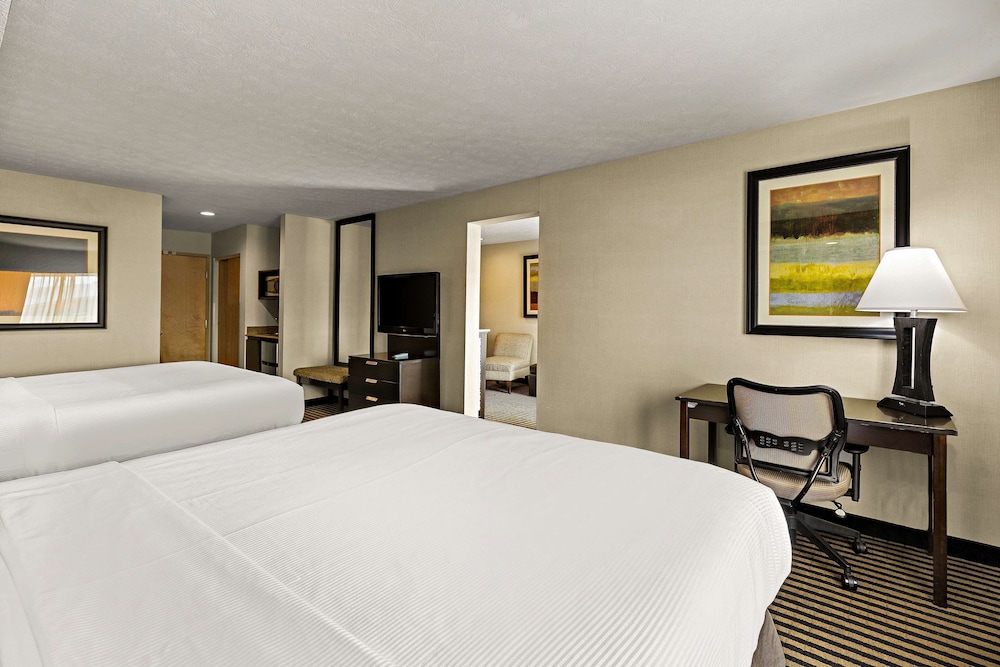 Suite, Multiple Beds (2 Kings) - Photo 4