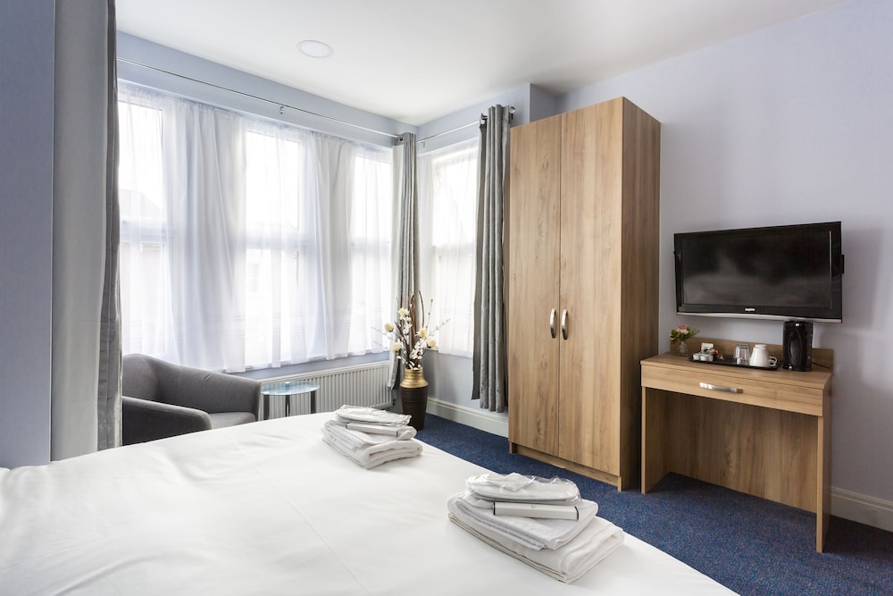 Superior Double Room, 1 King Bed, Non Smoking, Microwave - Photo 2