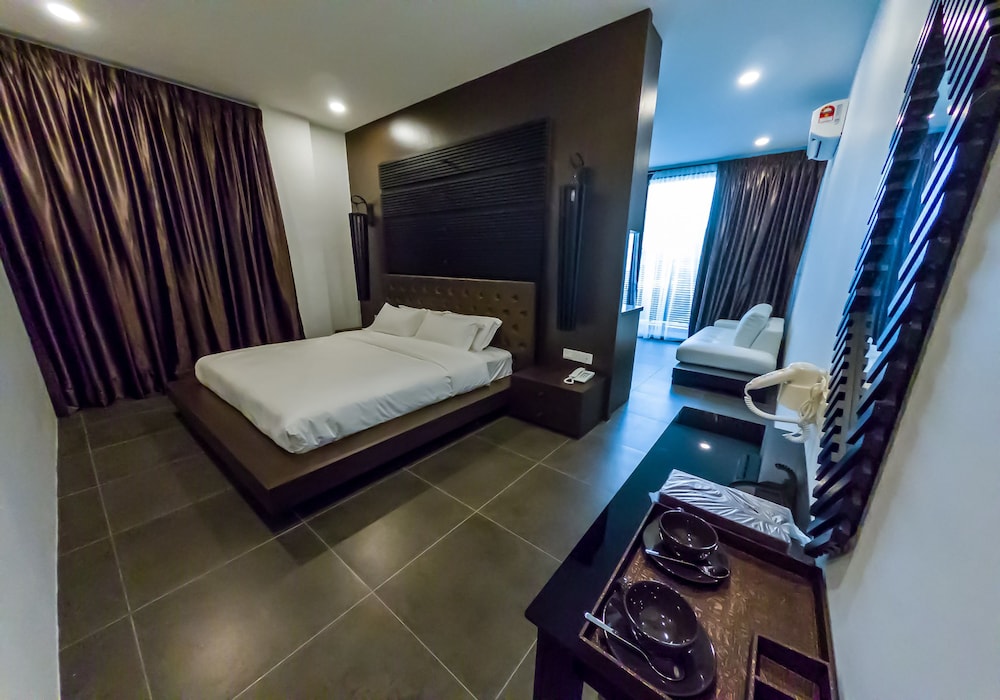 Suite (Sapphire) photo 1