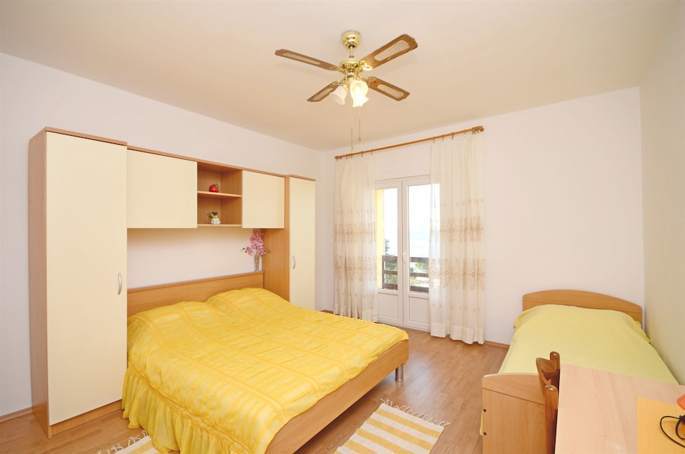 Apartment (A4)