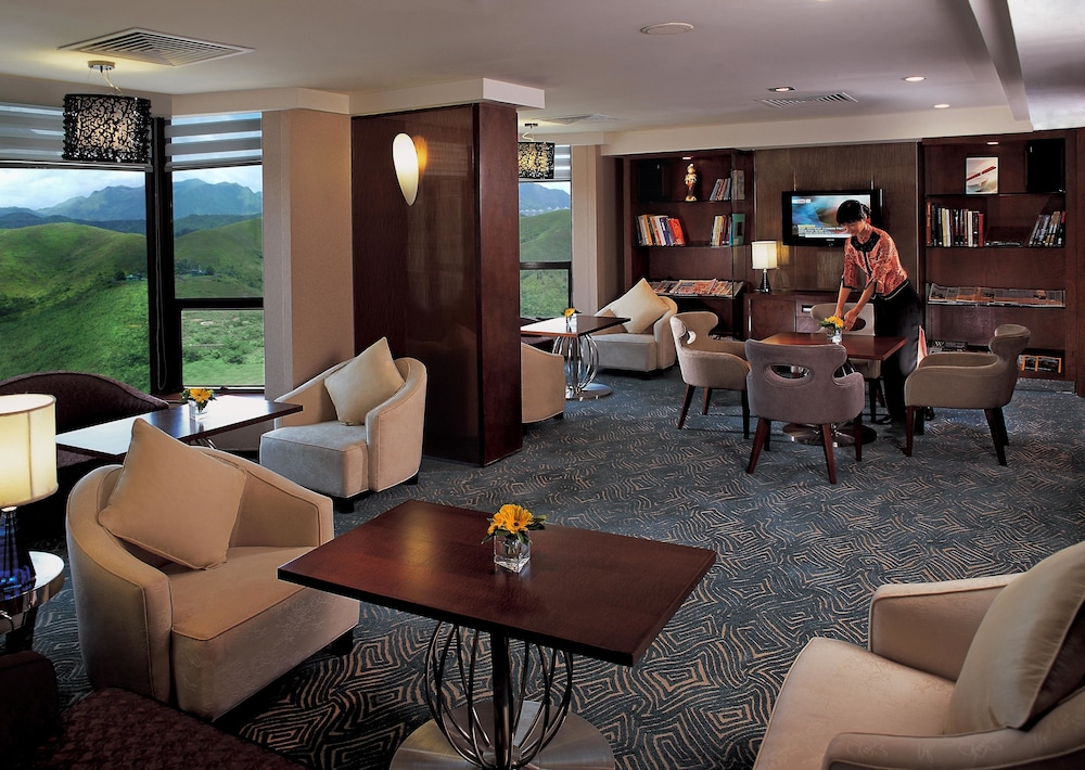 Executive Suite, 2 Twin Beds photo 3