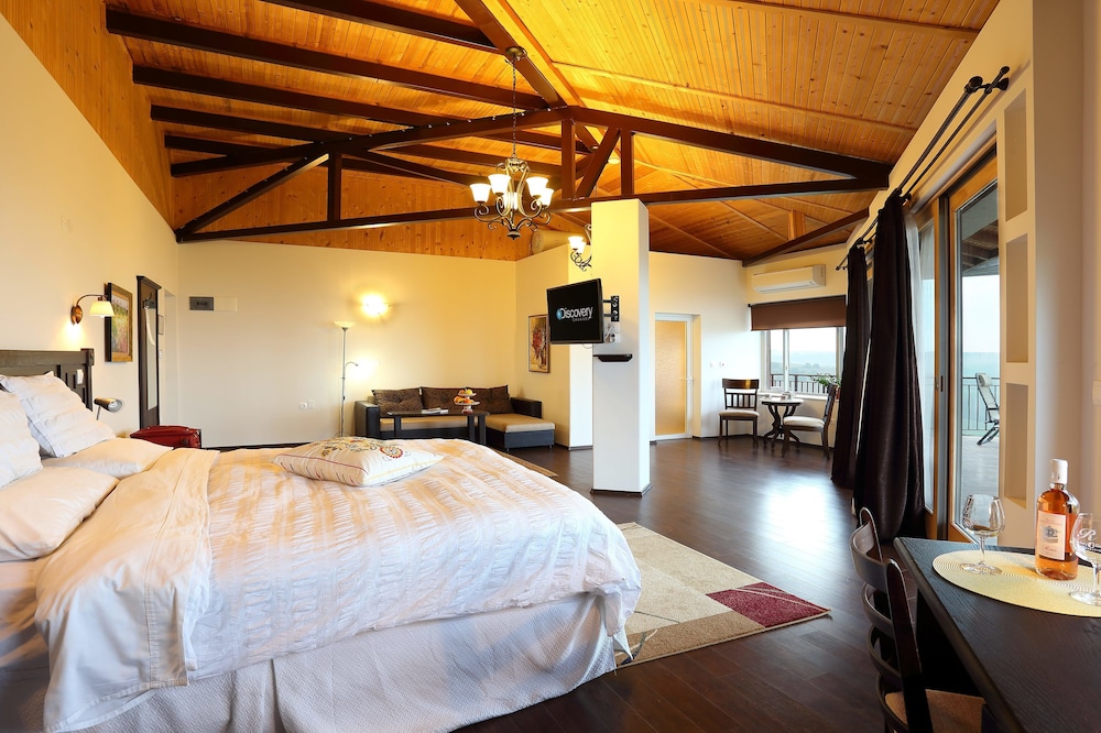 Corner Suite, Balcony photo 2